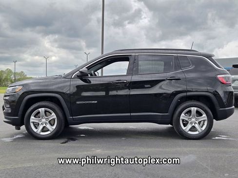 Used 2024 Jeep Compass Latitude AWD/4WD image 6