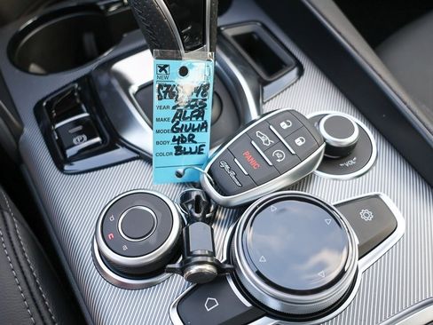 New 2025 Alfa Romeo Giulia Base image 29