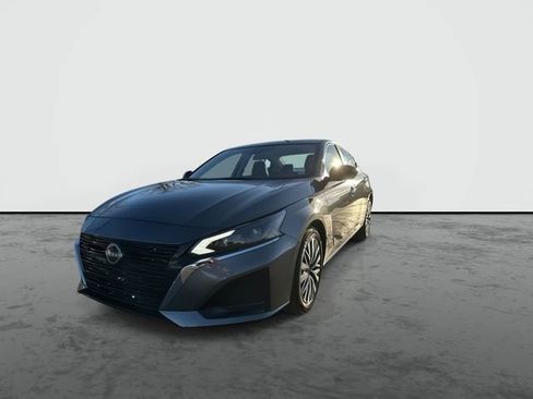 Used 2024 Nissan Altima 2.5 SV image 3