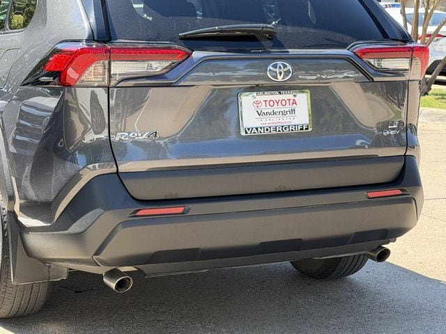 Used 2025 Toyota RAV4 LE AWD/4WD image 6