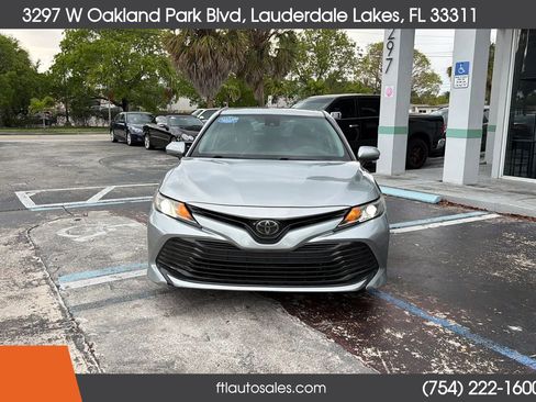 Used 2018 Toyota Camry LE FWD image 5