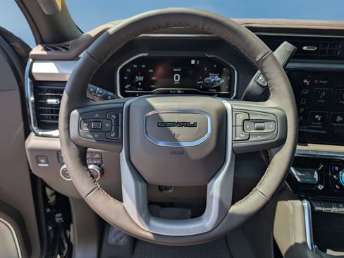 Used 2025 GMC Sierra 2500 Denali w/ Technology Package image 18