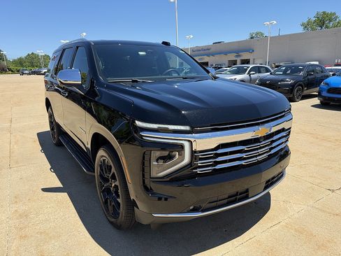 Used 2026 Chevrolet Tahoe Premier w/ Sun And Tow Package AWD/4WD image 2