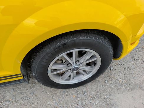 Used 2005 Ford Mustang Premium RWD image 22