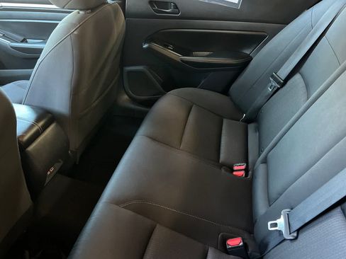 Used 2023 Nissan Altima 2.5 SV FWD image 5