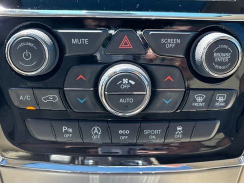 Used 2021 Jeep Grand Cherokee Limited AWD/4WD image 11
