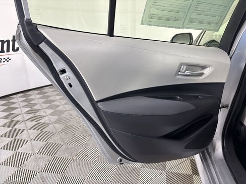 Used 2020 Toyota Corolla LE FWD image 18