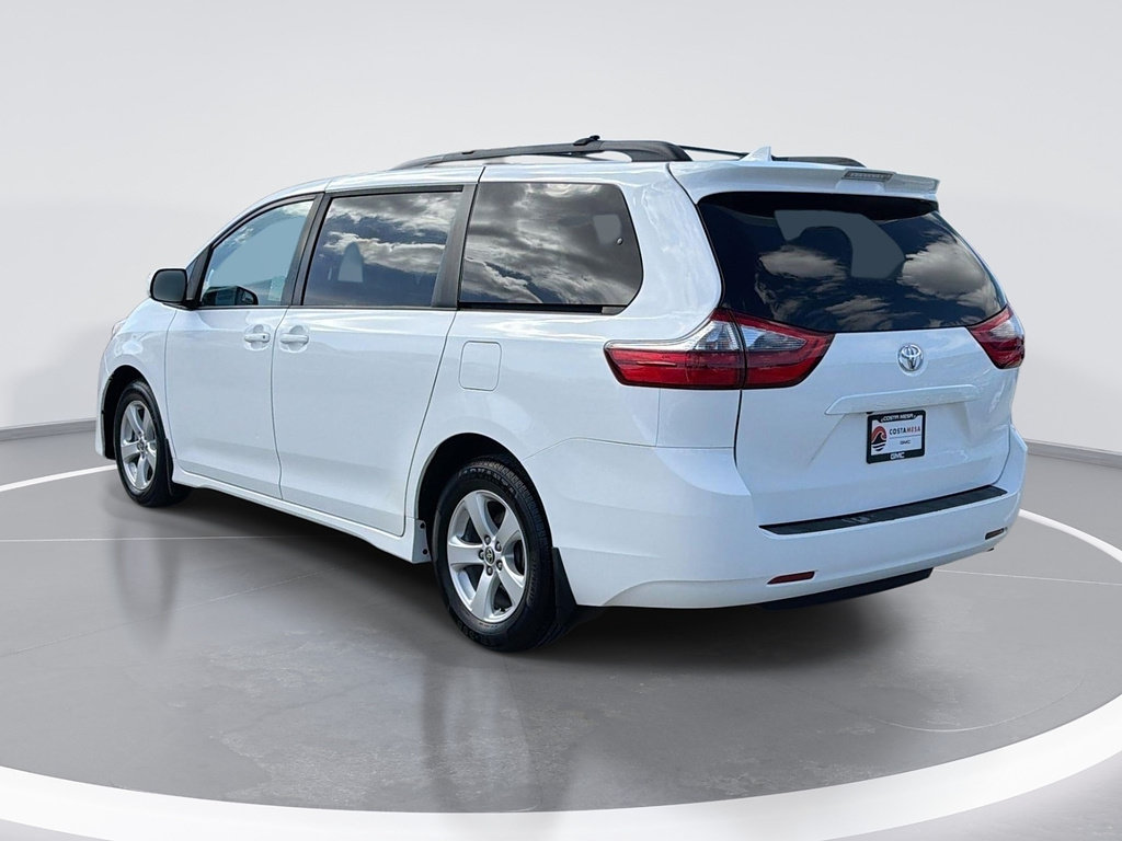 Used 2020 Toyota Sienna LE w/ Carpet Mat Package FWD image 5