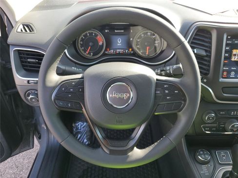 Used 2022 Jeep Cherokee Trailhawk image 23