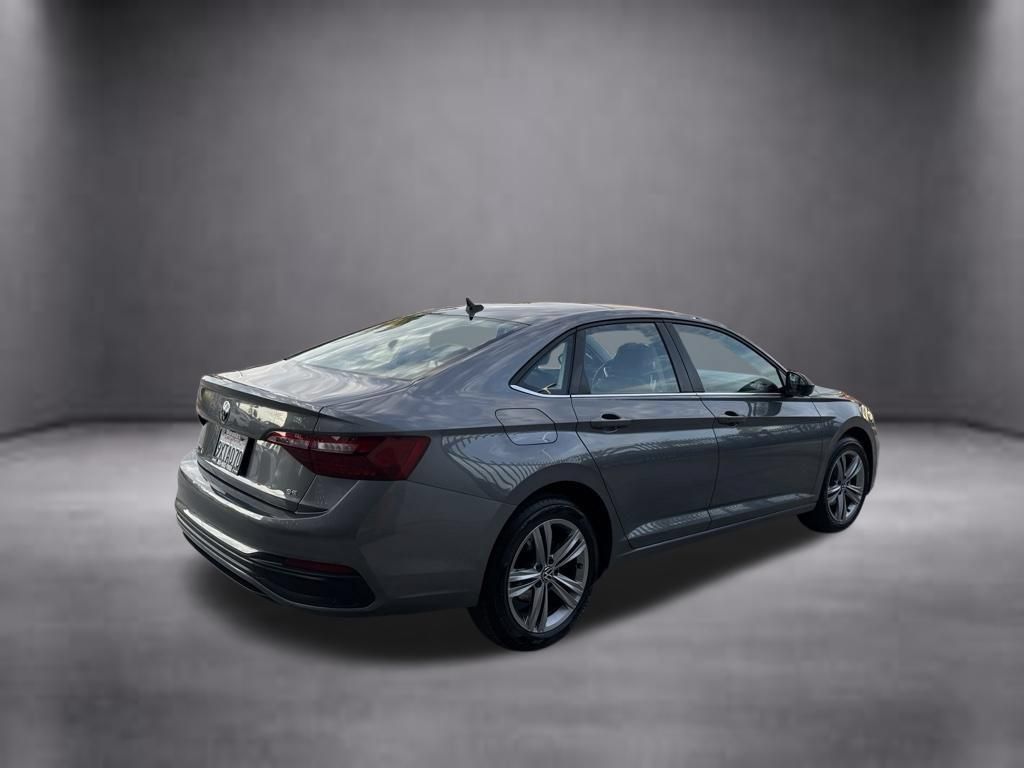 Used 2024 Volkswagen Jetta SE FWD image 8