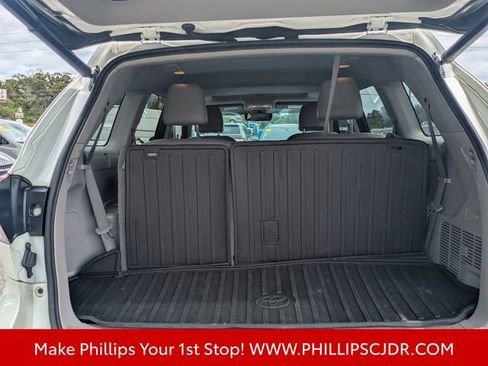 Used 2017 Toyota Highlander XLE FWD image 13