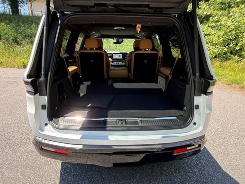 New 2026 Jeep Grand Wagoneer Summit AWD/4WD image 23