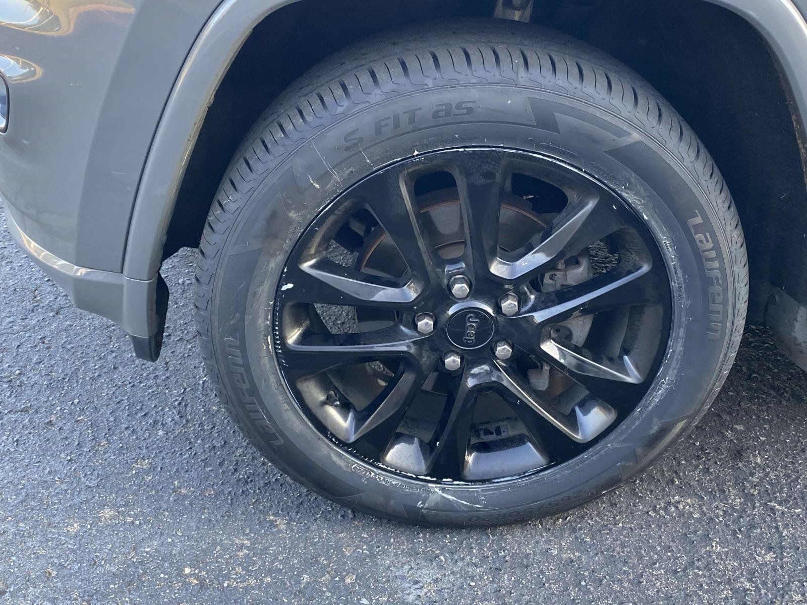 Used 2020 Jeep Grand Cherokee Altitude AWD/4WD image 9