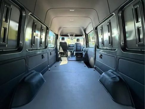 Used 2025 Mercedes-Benz Sprinter 2500 image 8