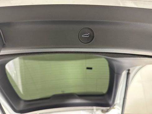 Used 2022 Tesla Model Y Performance image 33