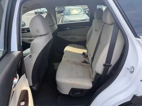 Used 2019 Kia Sorento AWD w/ LX Convenience Package image 10
