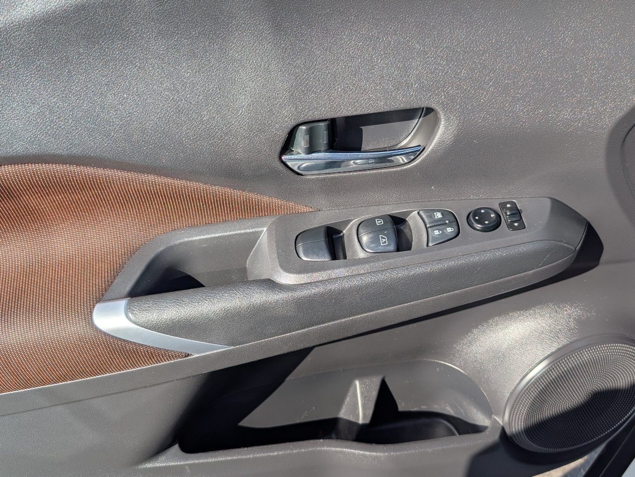 Used 2023 Nissan Kicks SR FWD image 15