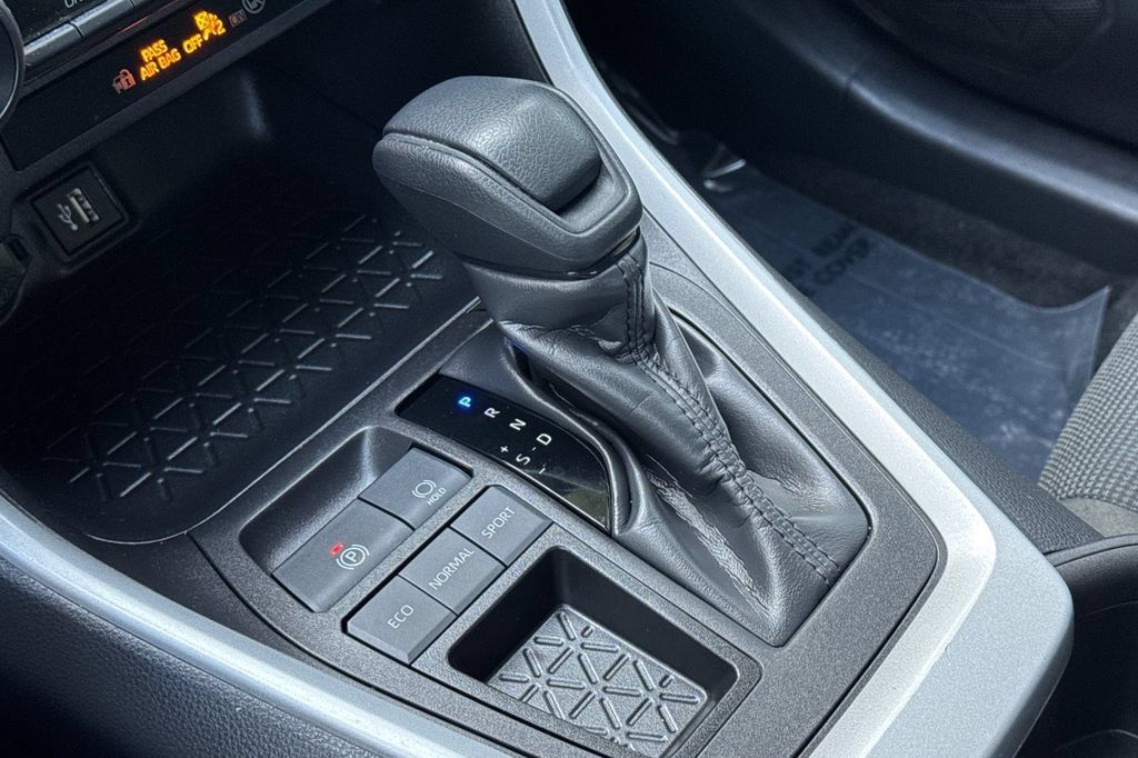 Certified 2023 Toyota RAV4 LE FWD image 20
