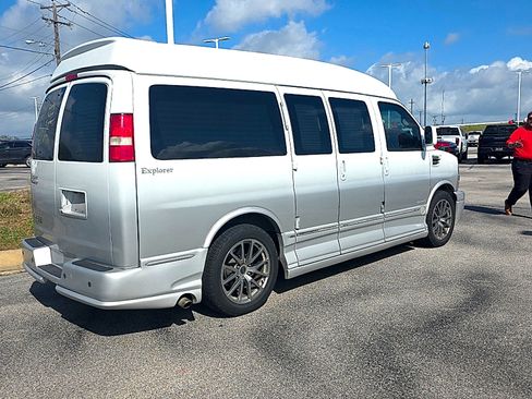 Used 2014 Chevrolet Express 1500 RWD image 9