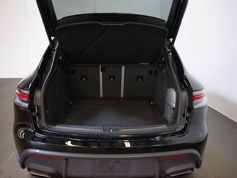 Certified 2026 Porsche Macan AWD/4WD image 13