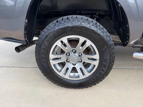 Used 2016 Toyota Tacoma SR5 w/ Towing Package image 17