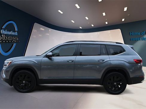 Certified 2025 Volkswagen Atlas SE image 8