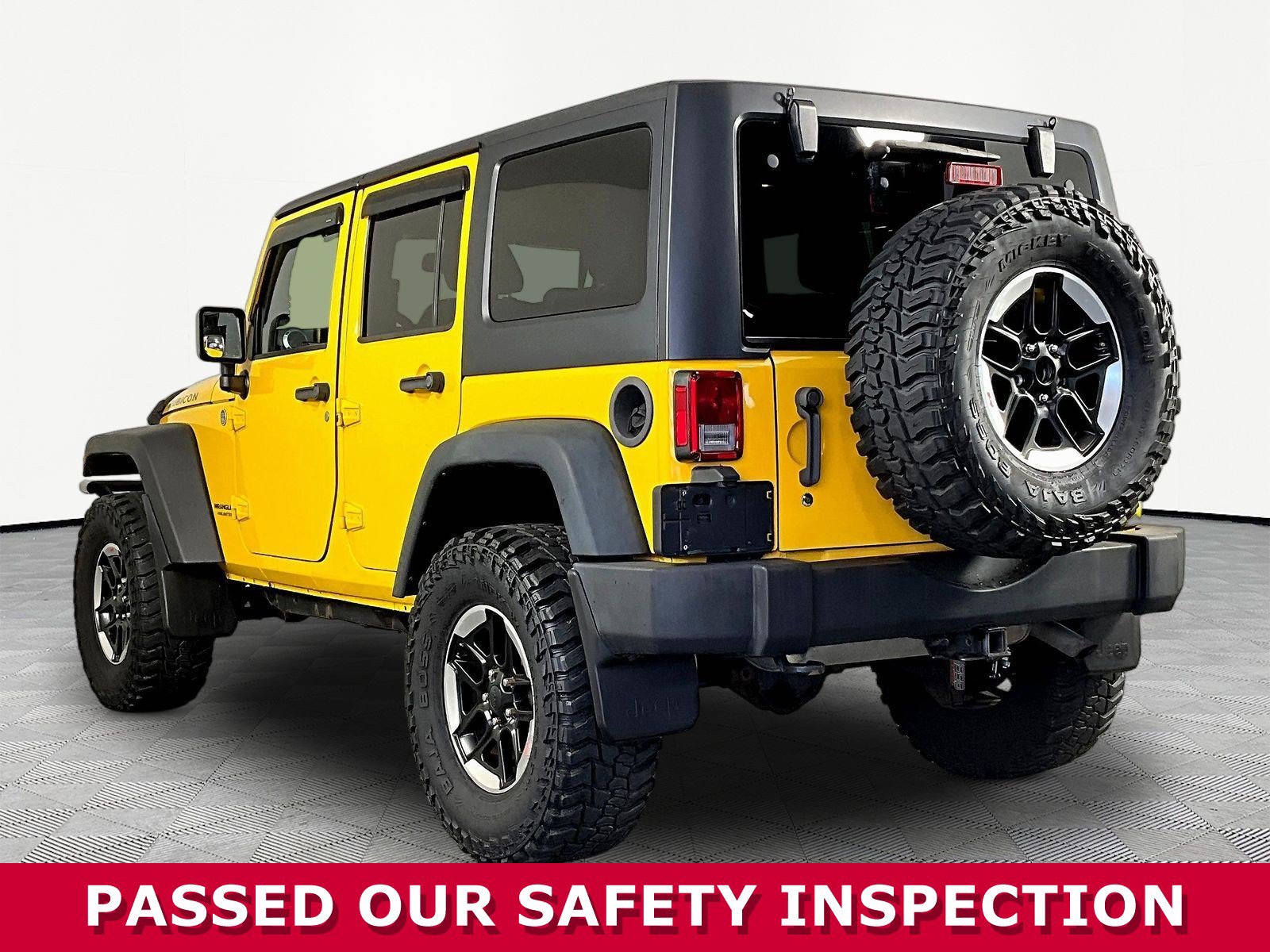 Used 2015 Jeep Wrangler Unlimited Rubicon w/ Connectivity Group AWD/4WD image 4