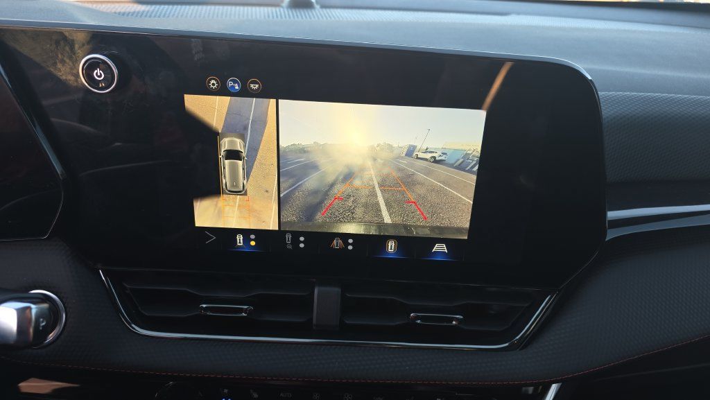 Used 2025 Chevrolet Equinox RS w/ Safety and Technology Package FWD image 23
