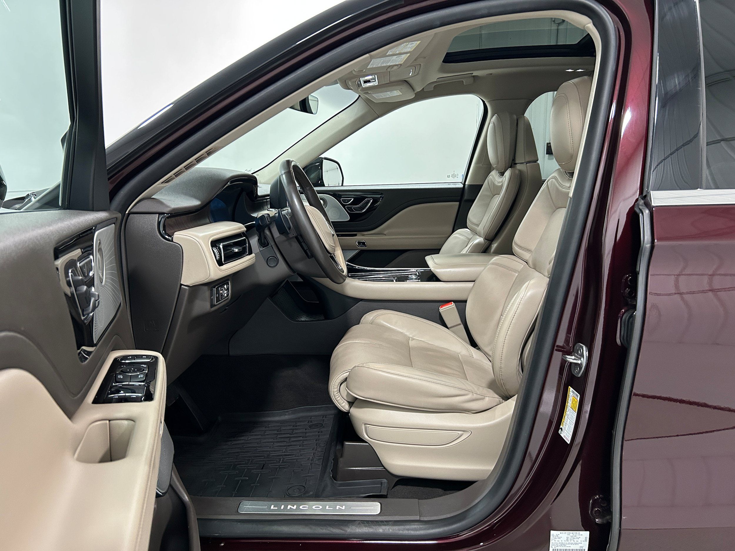Used 2020 Lincoln Aviator Reserve w/ Equipment Group 202A AWD/4WD image 4