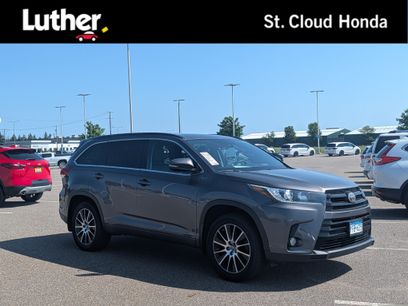 Used 2017 Toyota Highlander SE