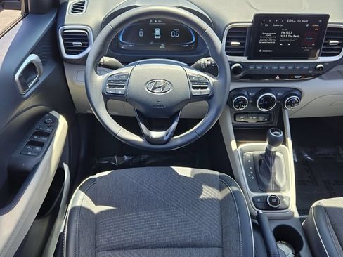 Certified 2024 Hyundai Venue Limited FWD image 13