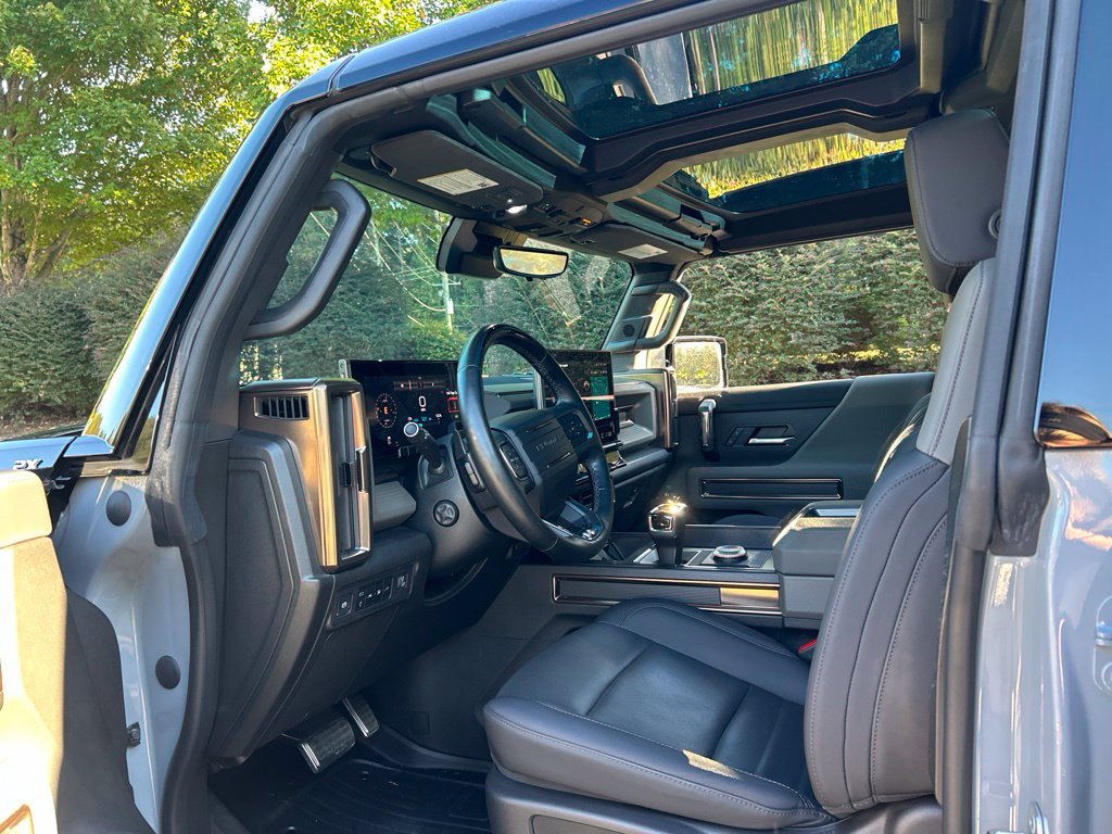 Used 2025 GMC Hummer EV 2X w/ LPO, Sport Package AWD/4WD image 43