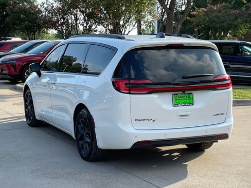 Used 2026 Chrysler Pacifica Limited w/ S Appearance Package FWD image 4