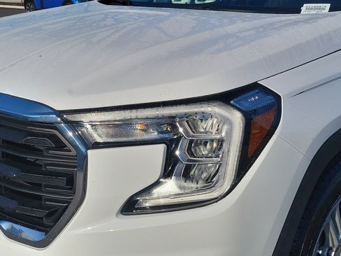 Used 2022 GMC Terrain SLE FWD image 10