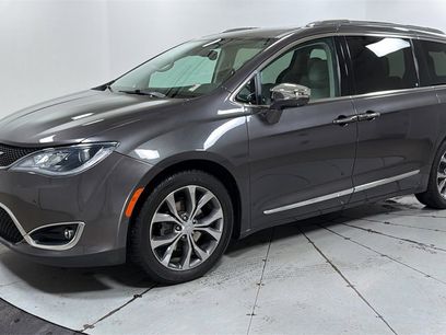 Used 2017 Chrysler Pacifica Limited w/ UConnect Theater Package