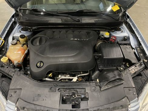Used 2013 Chrysler 200 Limited FWD image 19