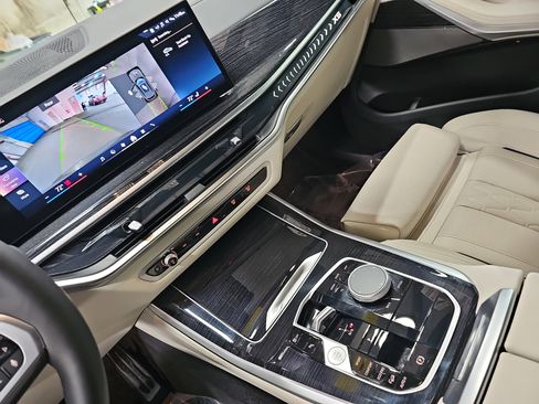 Used 2025 BMW X5 xDrive40i w/ M Sport Package image 26