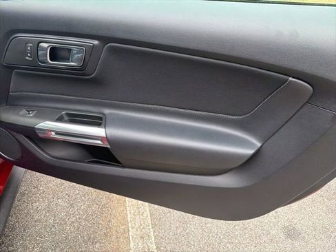 Used 2018 Ford Mustang Coupe image 9