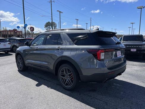 New 2026 Ford Explorer ST-Line w/ ST-Line Street Pack AWD/4WD image 4