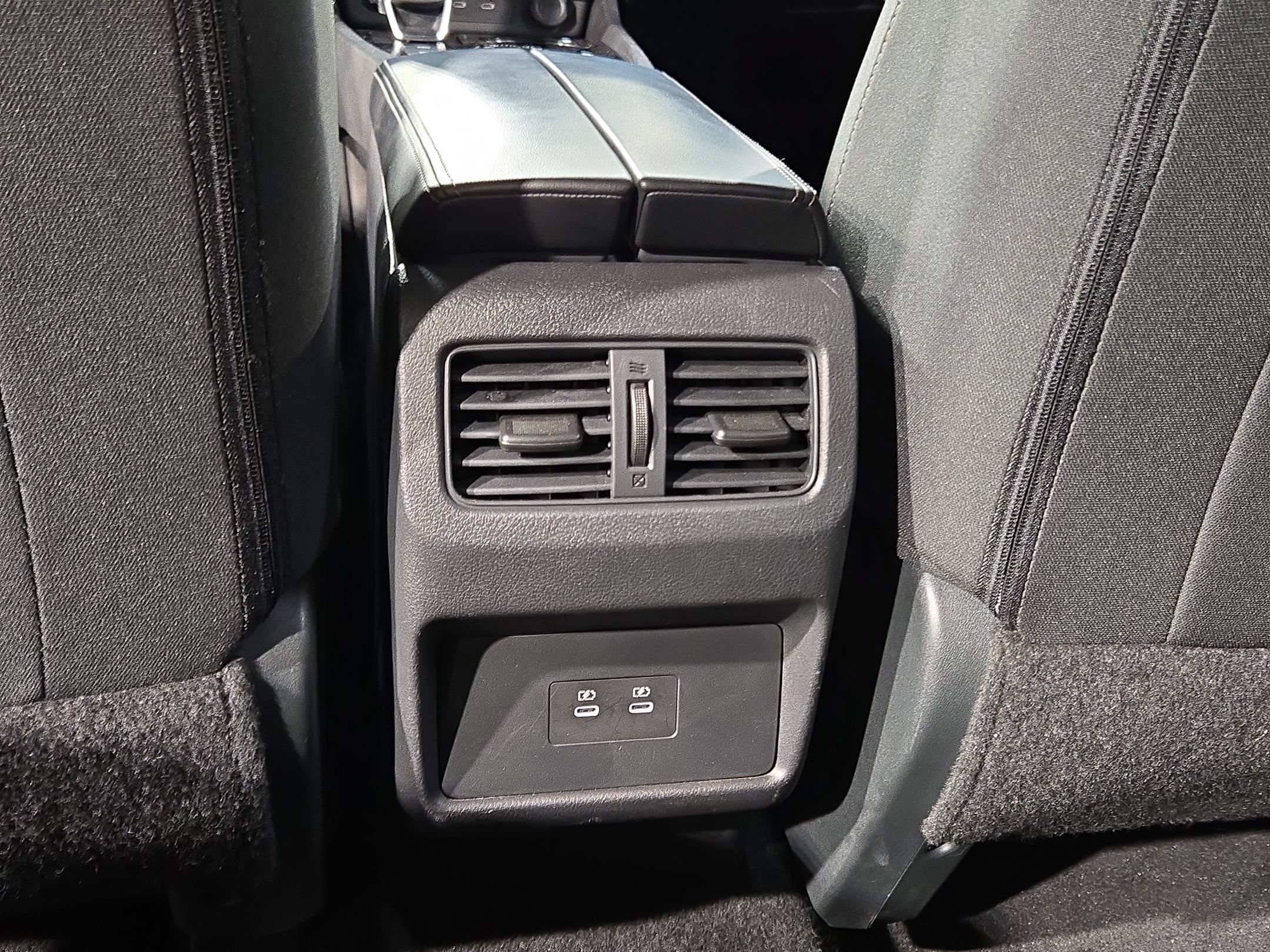 Used 2025 Nissan Rogue SV AWD/4WD image 36