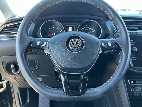 Used 2021 Volkswagen Tiguan SE FWD image 19