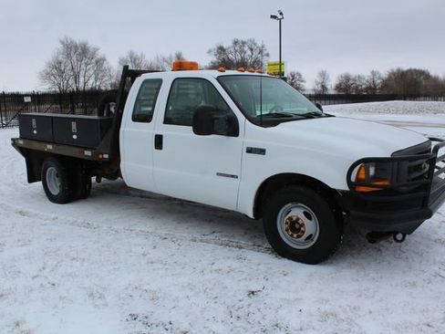 Used 2001 Ford F350 2WD SuperCab DRW Super Duty image 4