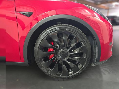 Used 2023 Tesla Model Y Performance AWD/4WD image 17