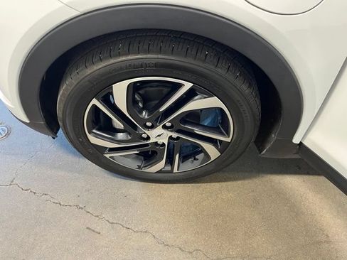 Used 2023 Chevrolet Bolt LT w/ Infotainment Package FWD image 29