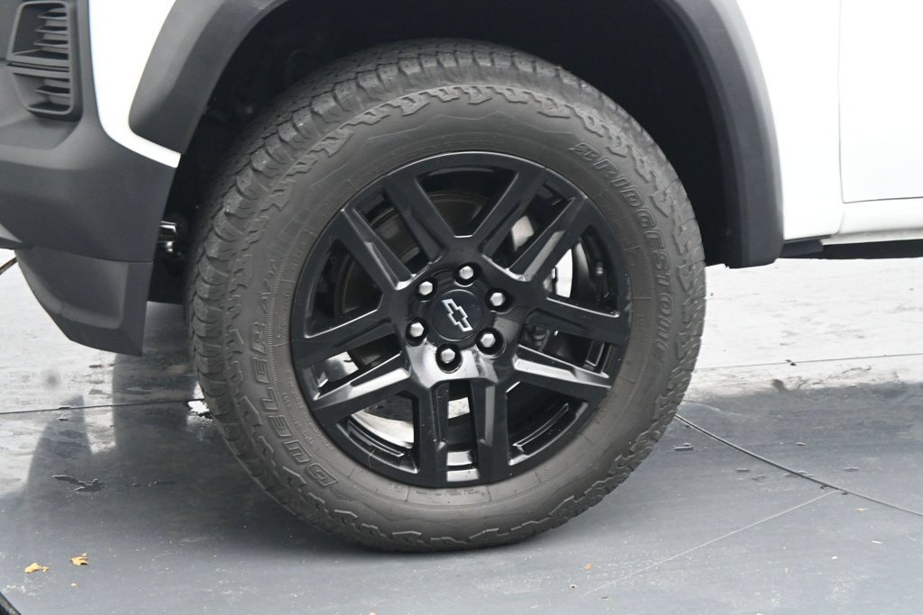 Used 2024 Chevrolet Colorado Trail Boss w/ Technology Package AWD/4WD image 12