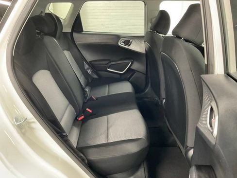 Used 2025 Kia Soul LX w/ LX Technology Package FWD image 12