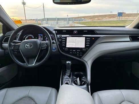 Used 2020 Toyota Camry SE image 12