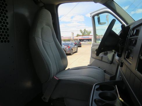 Used 2009 Chevrolet Express 2500 Extended RWD image 31