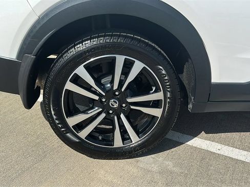 Used 2018 Nissan Kicks SV FWD image 17