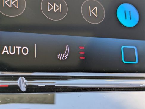 New 2025 Volkswagen Tiguan SE image 22